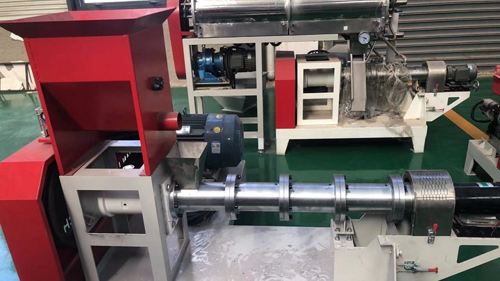 Brand new koi fish granulator machine in South Korea